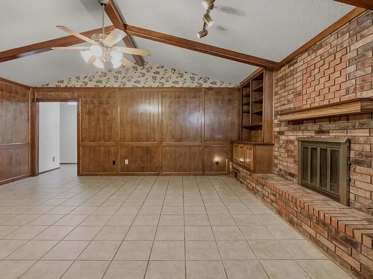 1208 SW 106th St — Photo 3