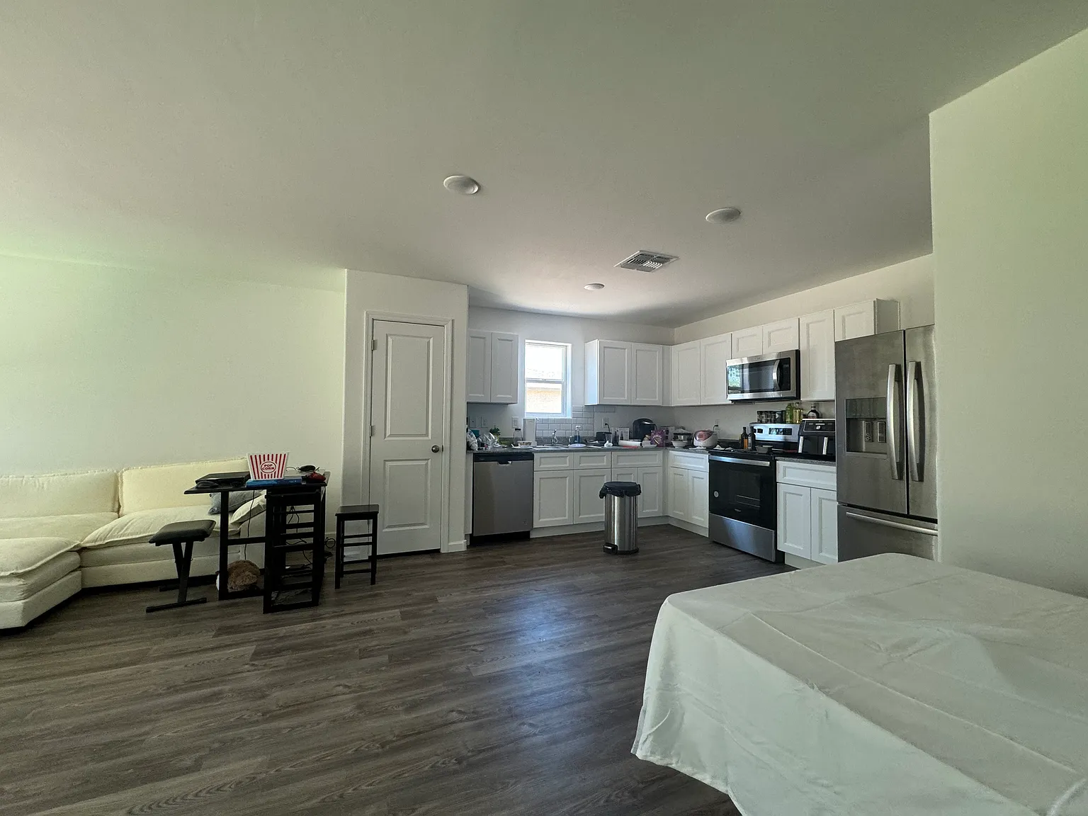 3 bed, 1290 sqft, $1,700 — Photo 2