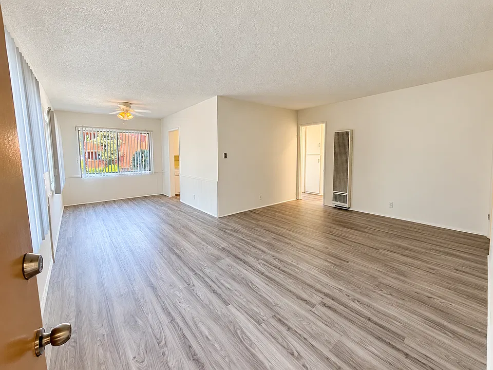 14304 & 14308 Dickens St