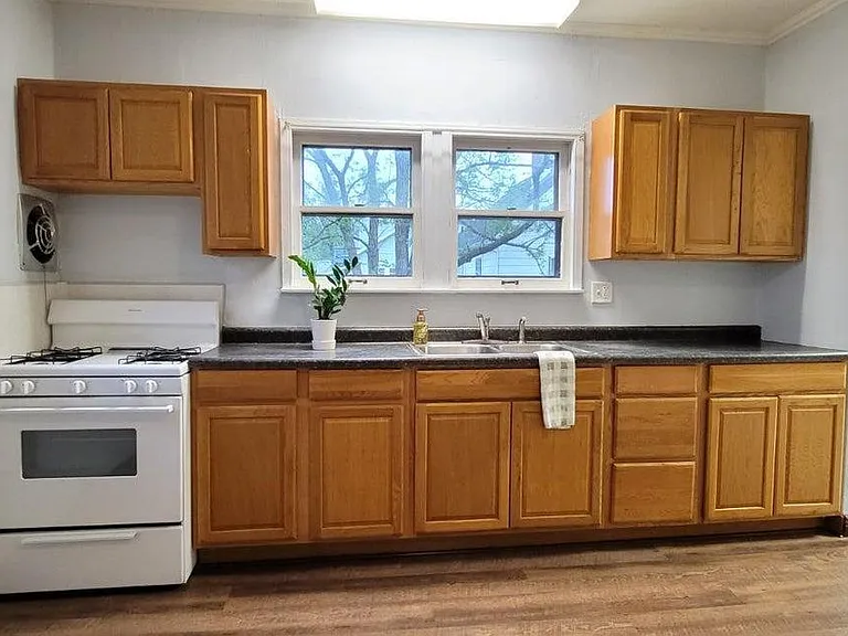 506 Dupage St — Photo 7