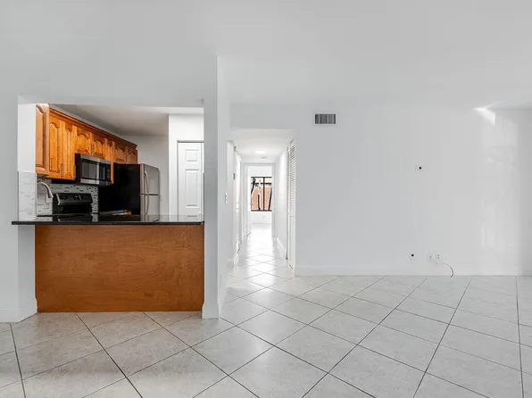 617 Sea Pine Way #D2, Greenacres, FL 33415