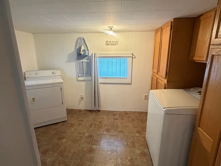 141 N Milton St — Photo 16