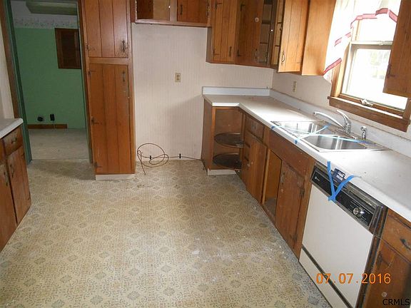 5th image of 17 Burgoyne Ave