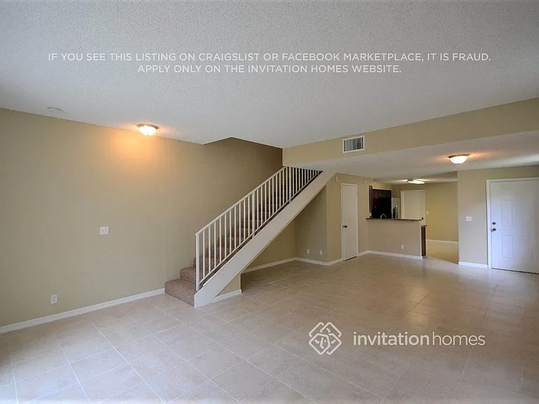 1136 Sorrento Dr — Photo 3