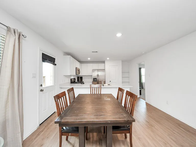 9206 Burnet Fields Dr — Photo 12
