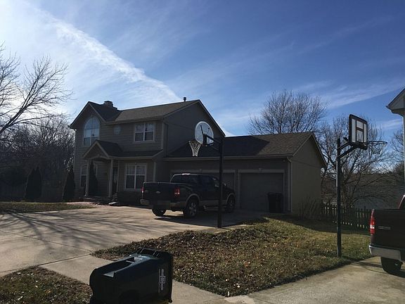 3rd image of 624 SE Ashton Dr