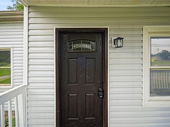 5th image of 3109 Elliott Ave