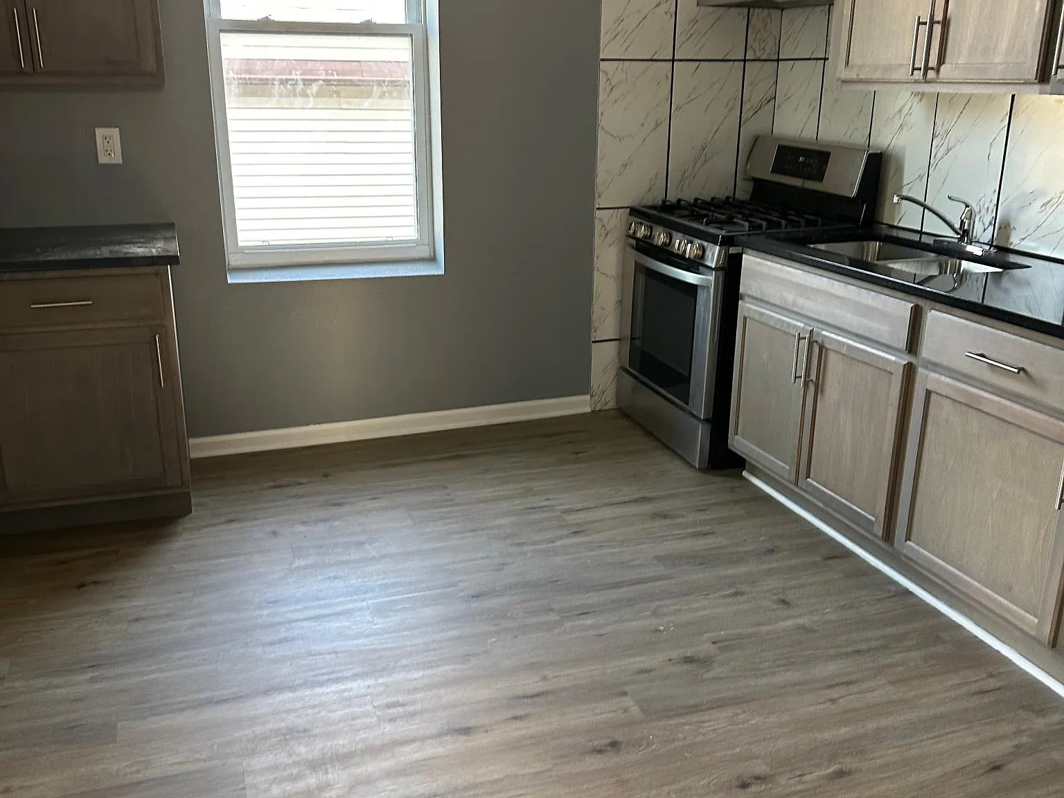 2 bed, 1000 sqft, $1,700 — Photo 4