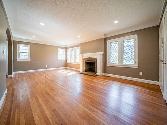Spacious living room with fireplace