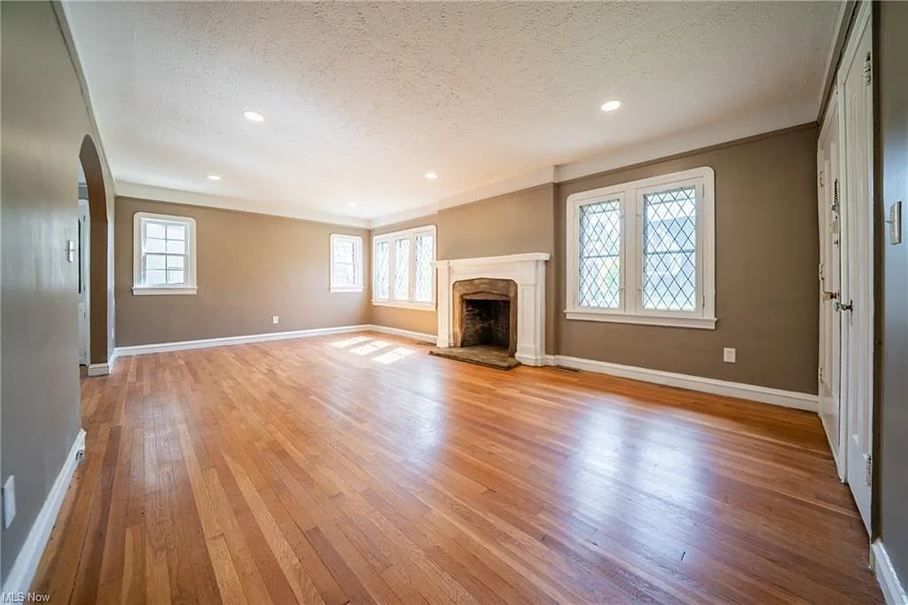 Spacious living room with fireplace - 18413 Newell Rd #1