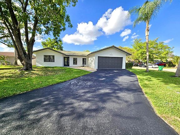 3rd image of 4060 NW 115th Avenue