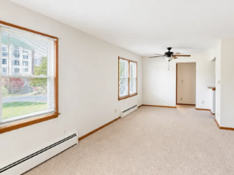 4100 Grand Ave — Photo 2