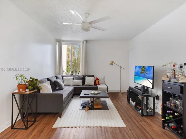 250 180th Dr APT 407, Sunny Isles Beach, FL 33160