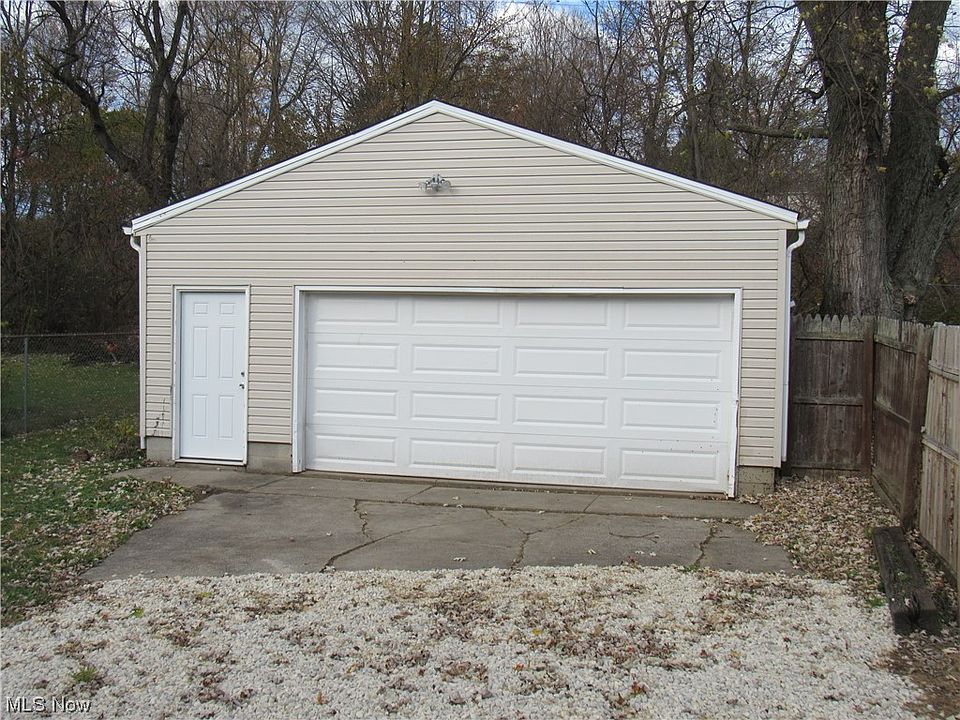 969 W Hopocan Ave Barberton, OH Zillow Apartments for Rent in Barberton