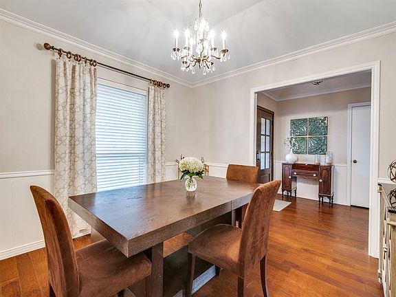 2nd image of 2349 Claridge Cir