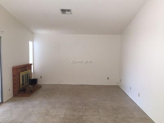 4th image of 4439 Hawthorne Way #0