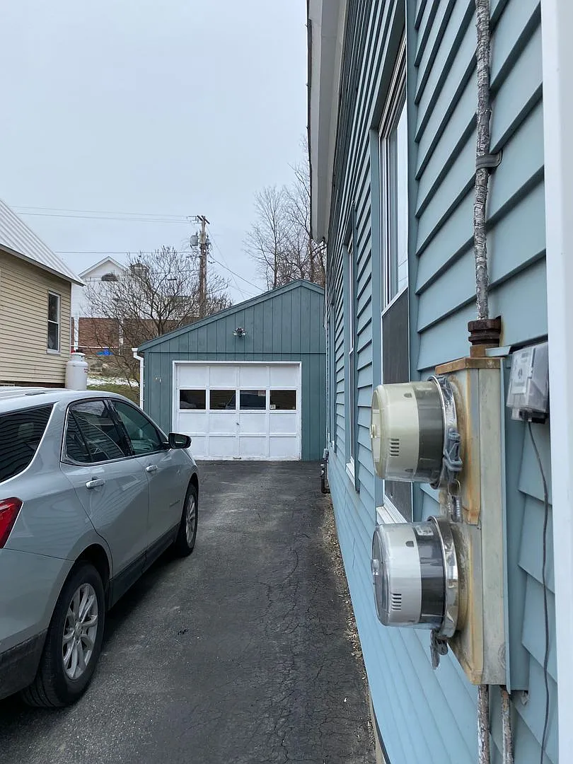 3 Bedroom 2 Bath Home — Photo 4