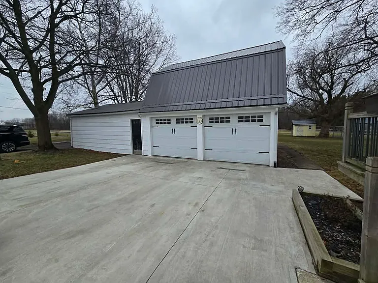 1084 Yale Farm Rd — Photo 3
