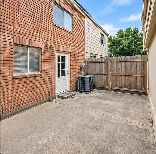 4 bed, 3.0 bath, 1450 sqft, $1,895 — Photo 2
