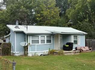 603 E Avenue D, Hooks, TX 75561