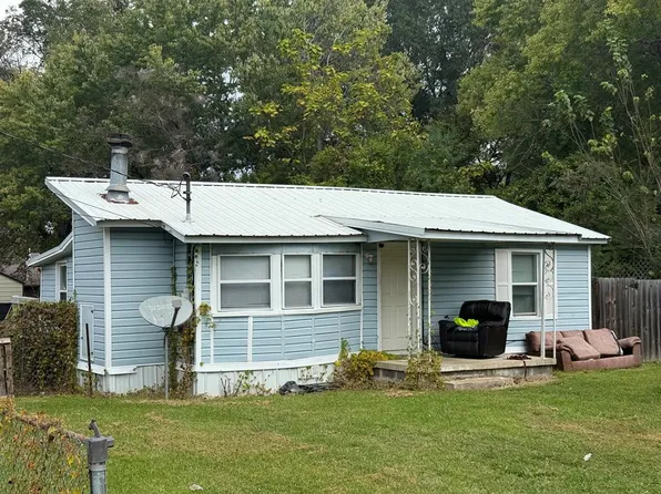 603 E Avenue D, Hooks, TX 75561