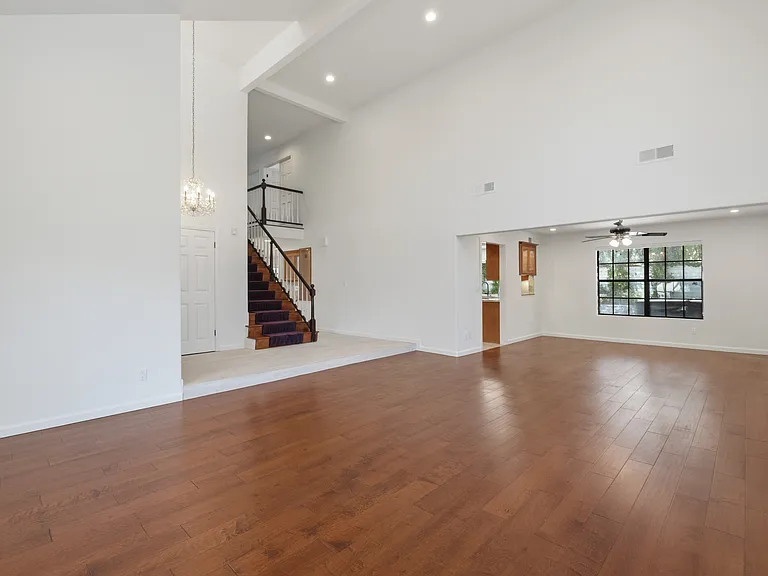 4215 Balcony Dr — Photo 8