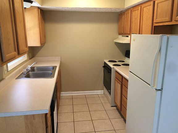 3rd image of 1645 Foxhaven Dr #17