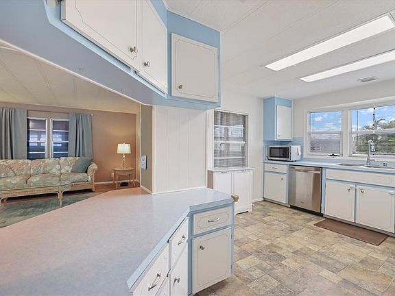 4th image of 832 JOLANDA CIRCLE