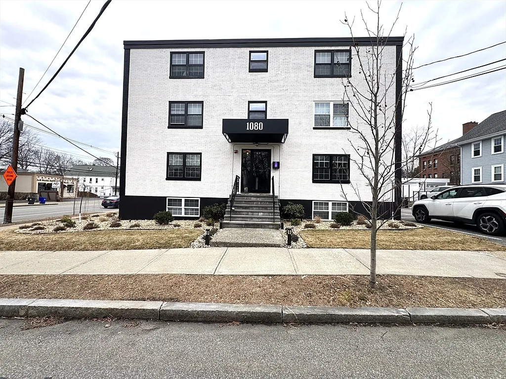 Studio, 1.0 bath, 300 sqft, $1,950 — Photo 1