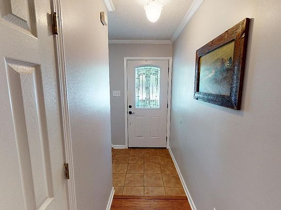 3rd image of 847 Southview Dr