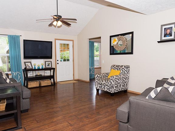 3rd image of 268 Maplewood Dr