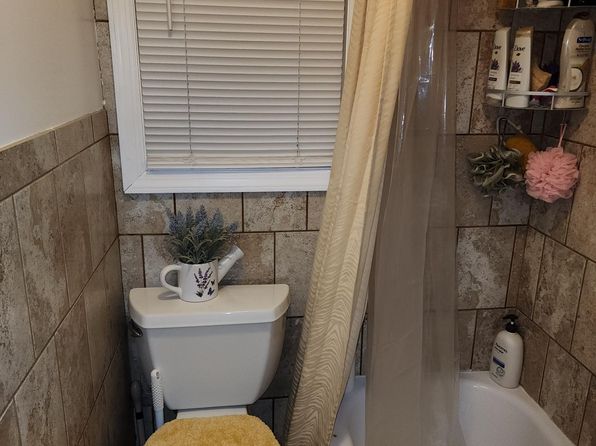 33-37 W Railroad Ave #3