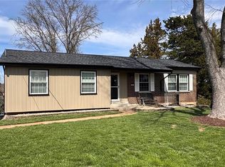 17 Ridgemoor Dr, Fenton, MO 63026