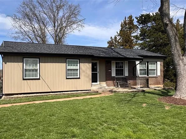 17 Ridgemoor Dr, Fenton, MO 63026