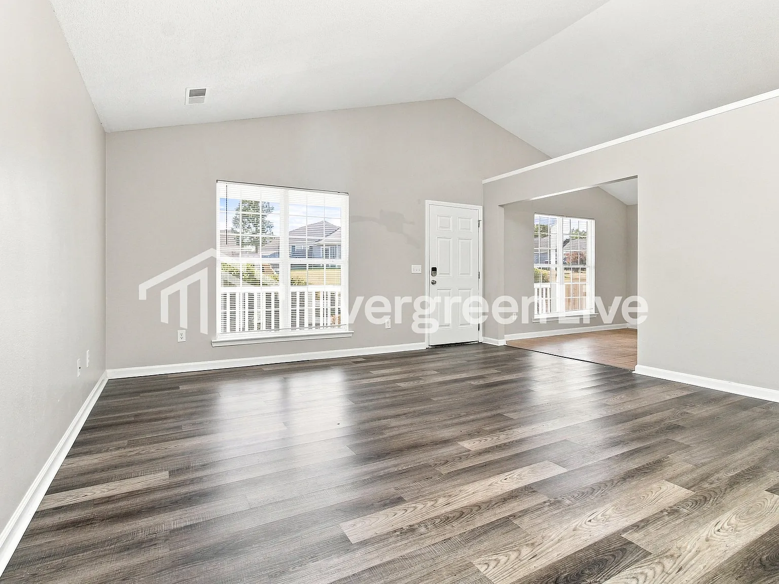 3 bed, 2.0 bath, 1276 sqft, $1,595 — Photo 2