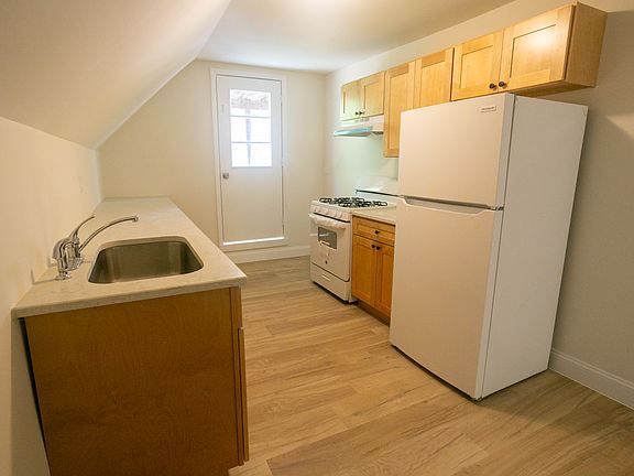 4th image of 219 6th Ave W APT 3