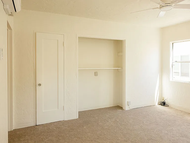 52 W Center St #B — Photo 19