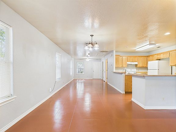 3rd image of 509 Lone Oak St APT 1