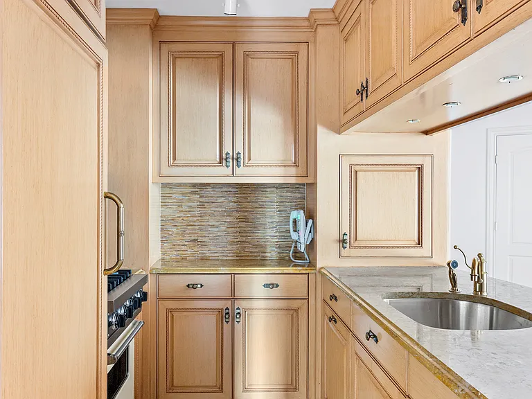 155 W 70th St #11D — Photo 3