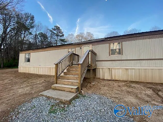 3 bed, 2.0 bath, 1216 sqft, $950 — Photo 2