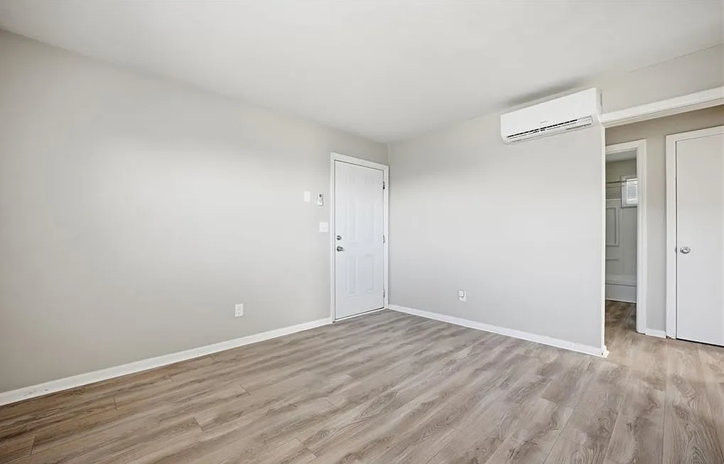 2 bed, 715 sqft, $1,350 — Photo 3