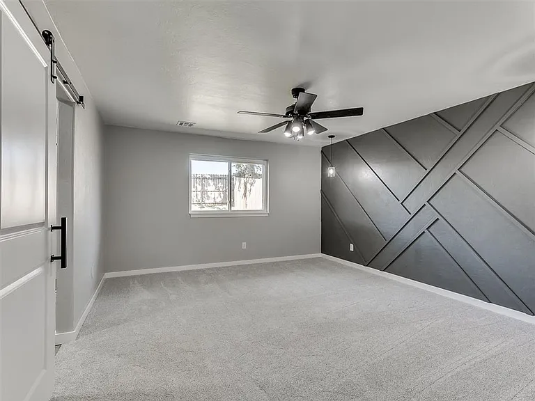 6917 Woodridge Ave — Photo 22