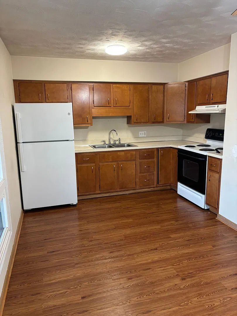 08 - Spring Valley Ln — Photo 2