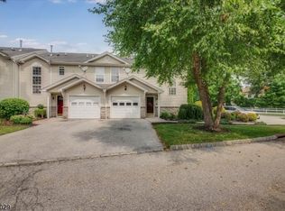 2 Peach Tree Ln, Hamburg, NJ 07419
