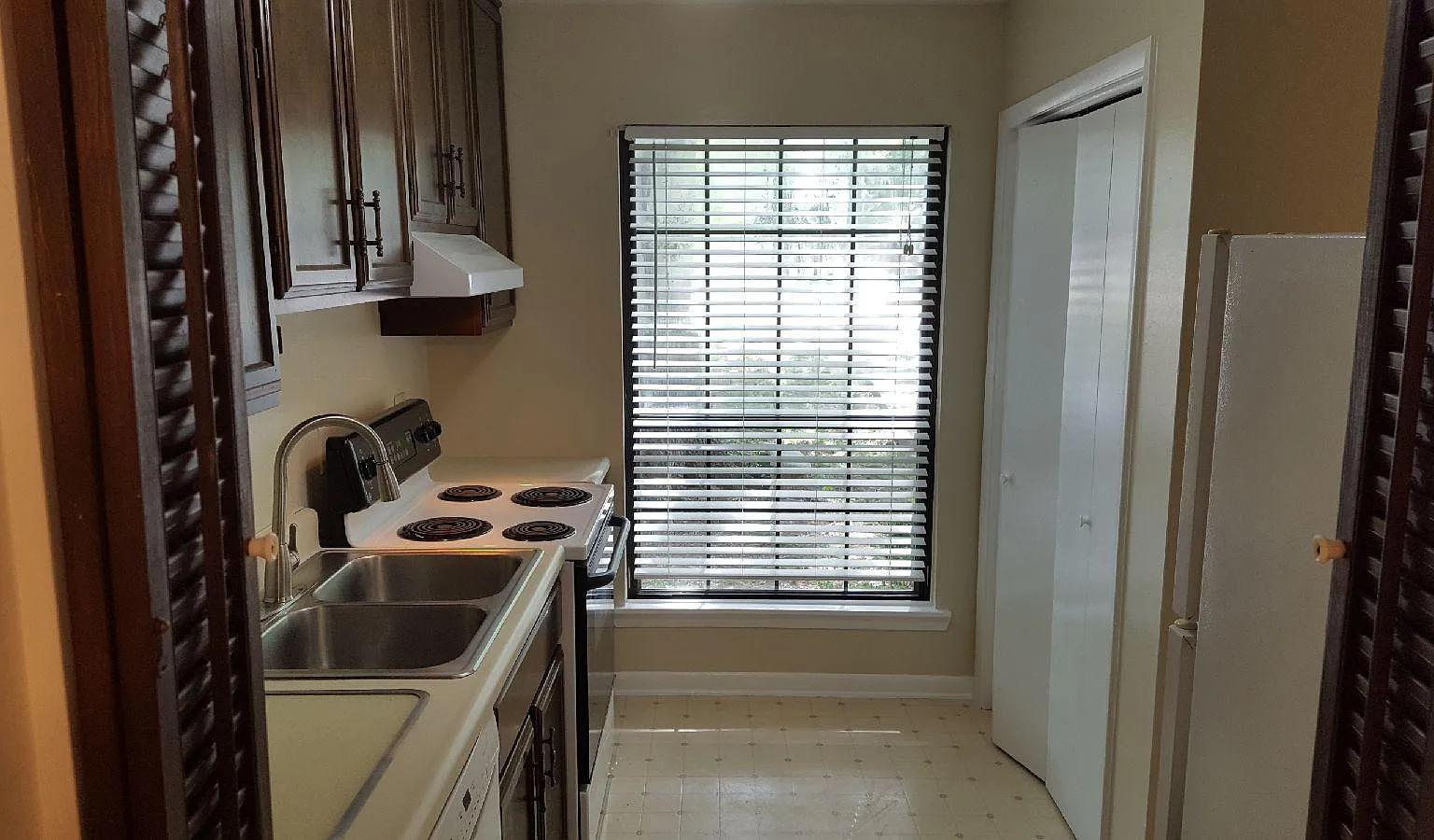 2 bed, 2.5 bath, 1174 sqft, $1,400 — Photo 2