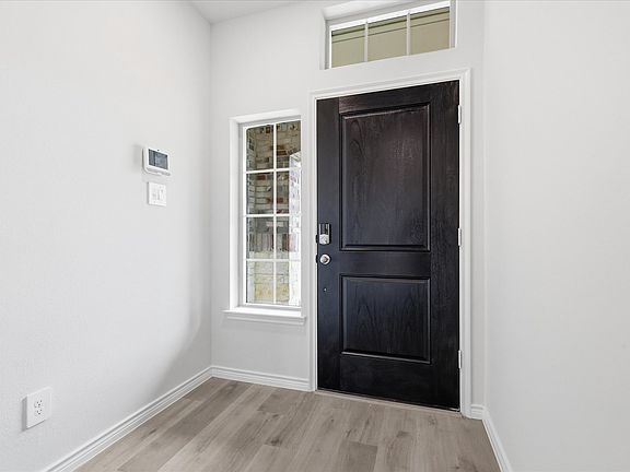 2nd image of 905 Collegiate Dr