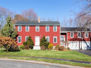 27 Meadow Ln, Falmouth, ME 04105
