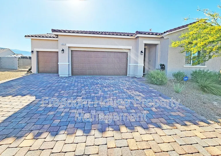 4901 Fairwood Ct — Photo 1