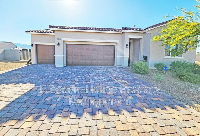 4901 Fairwood Ct