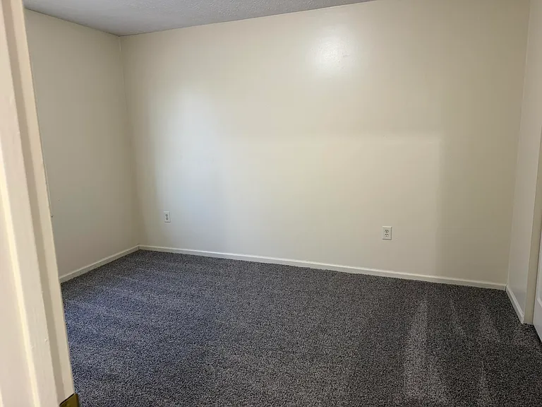 212 Calumet Dr #2 — Photo 8